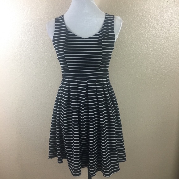 Altar'd State Dresses & Skirts - Altar’d State striped dress w/cut out back sz M